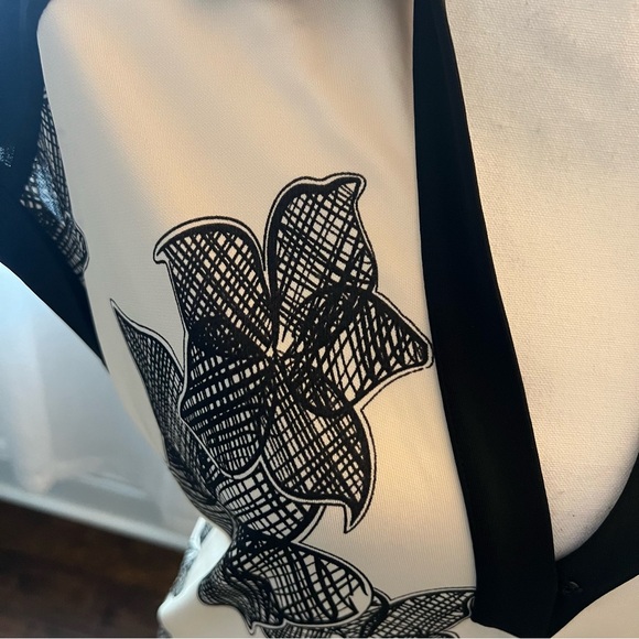 REISS
Daria Floral Print Top NWOT Size XS - Picture 5 of 10